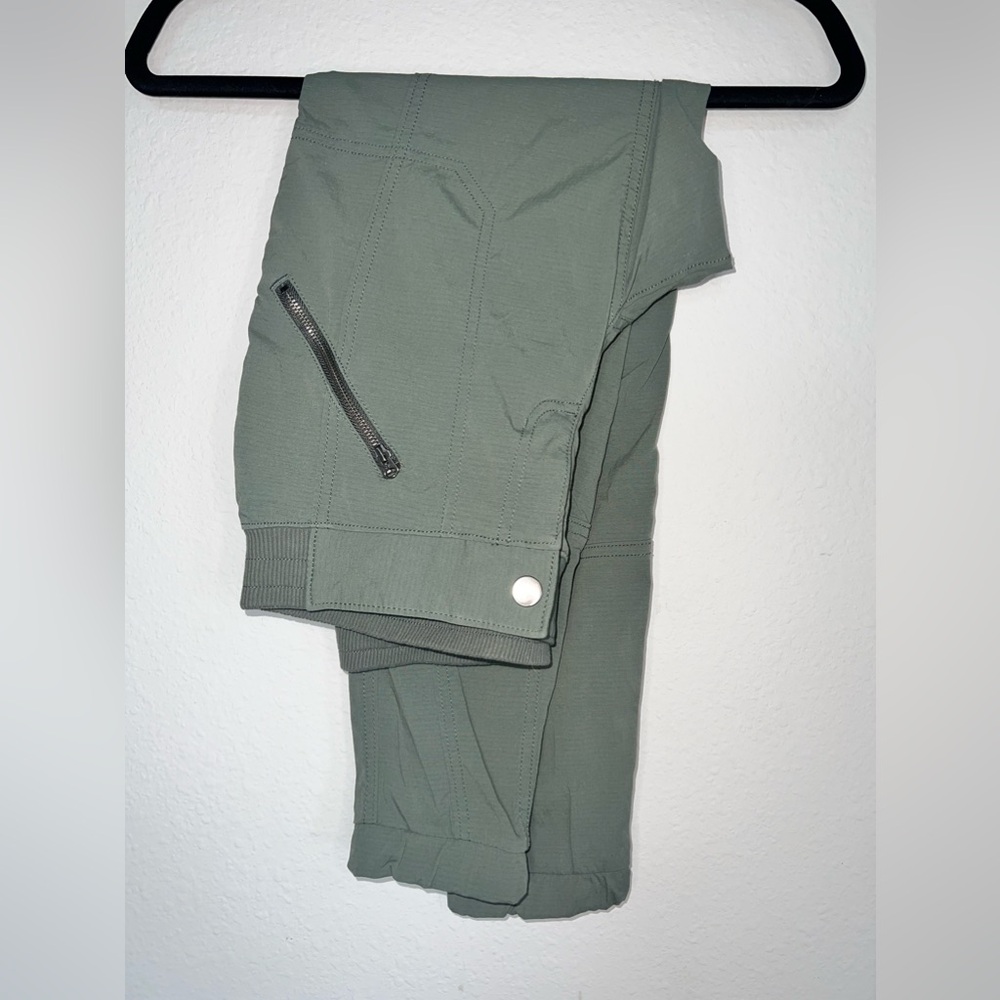 053. Athleta Olive Green Cargo Pants - Size 2
